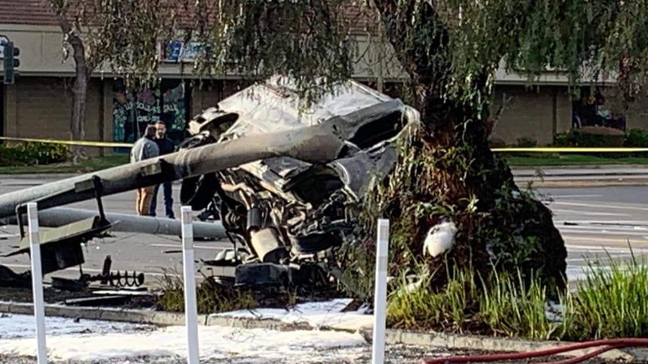 Automóvil impacta contra árbol, arde en llamas y muere su conductor en el norte de Fresno