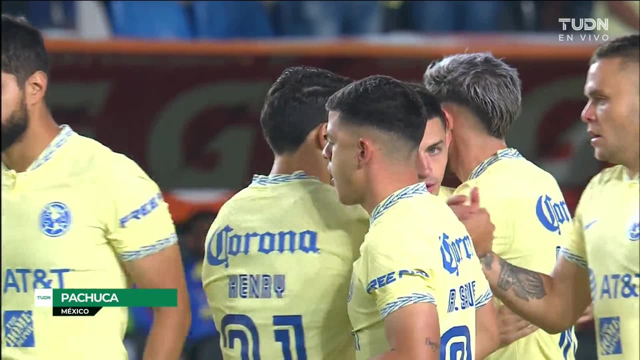 Arranca el partido y la pelota está en juego.