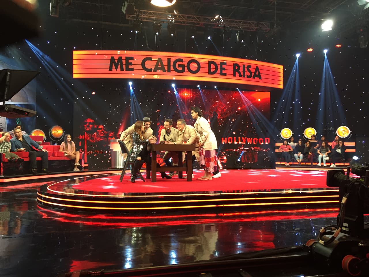 El siguiente juego puso a Claudia al frente de una investigación. Ricardo, Mela y Fernando encabezaron 'El interrogatorio' contra Claudia, que debió adivinar que Maluma había ahogado cucarachas en la estatua de la libertad.