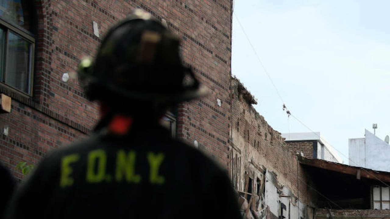 Incendio en Staten Island se propaga en varias casas y deja una docena de desplazados