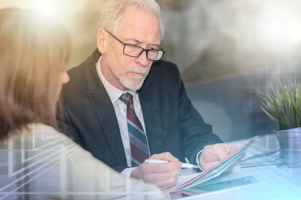 Atiende los detalles y no pases por alto las observaciones críticas de tus amigos que conocen de economía y saben cómo manejar sus negocios, sobre todo si has iniciado un trabajo por tu cuenta.