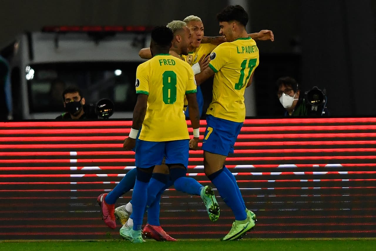 La eufórica celebración de los brasileños dejó ver lo frustrados y tensos que estaban al dominar a Chile, pero no poderlo doblegar.