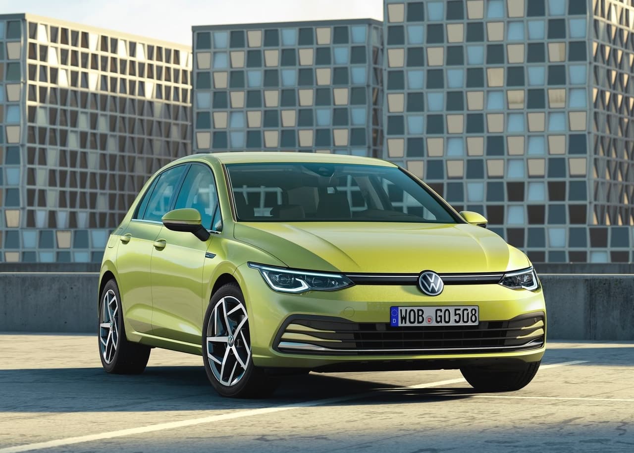 <h3 class="cms-H3-H3"><b>4. Volkswagen Golf</b></h3>
<br>
<br>El Volkswagen Golf se va del mercado estadounidense… pero no por completo. La generación Mk8 del Golf aún estará a la venta en Estados Unidos exclusivamente en sus variantes más deportivas GTI y R. De todos modos, estas son las más preferidas por los conductores, sobre todo ahora que se beneficia de una mejor dinámica de conducción y más tecnología.
<br>