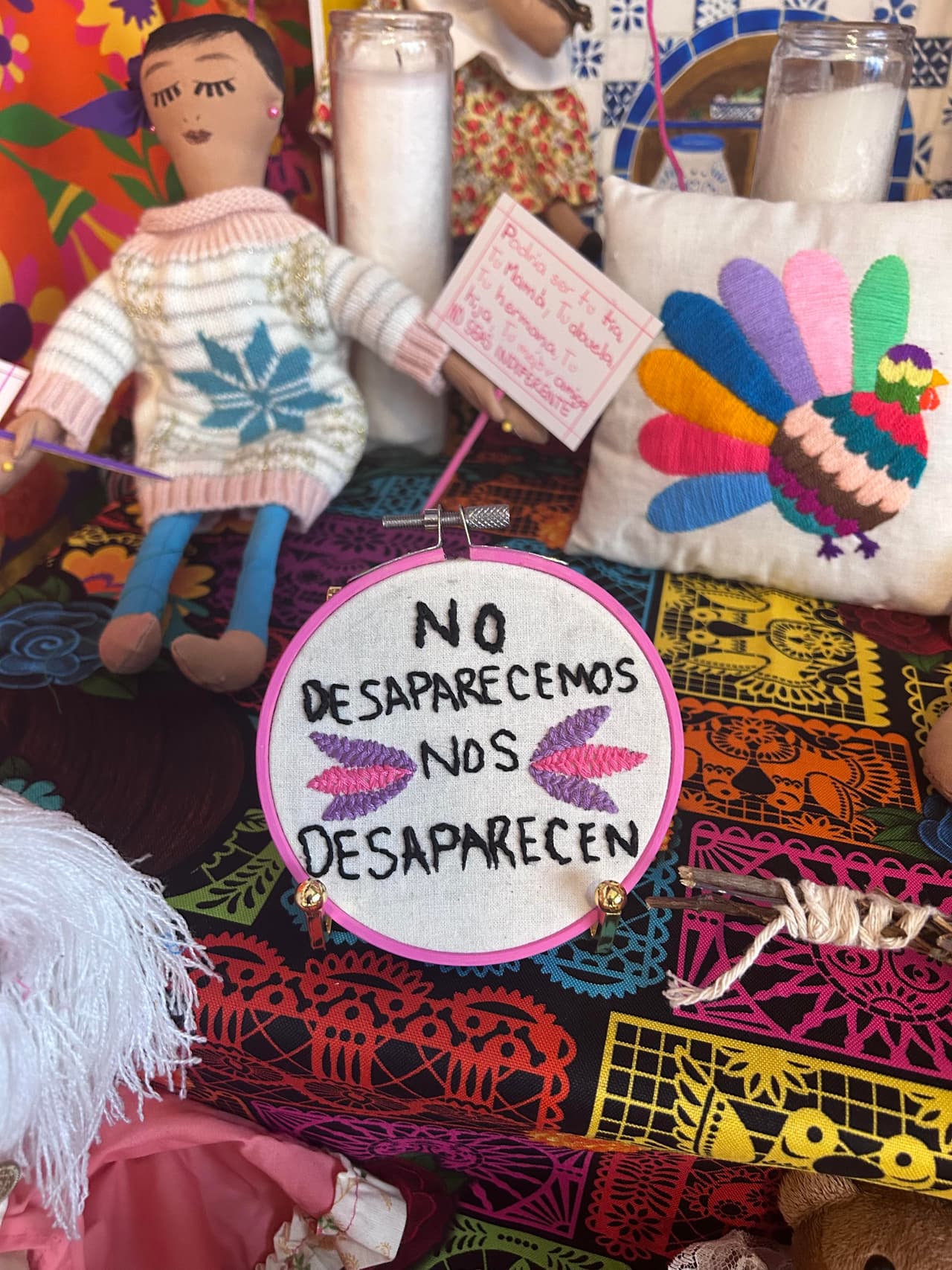 Con mensajes buscan crear conciencia sobre la violencia doméstica en hogares de Chicago. Línea Nacional Contra la Violencia Doméstica (1-800-799-7233)