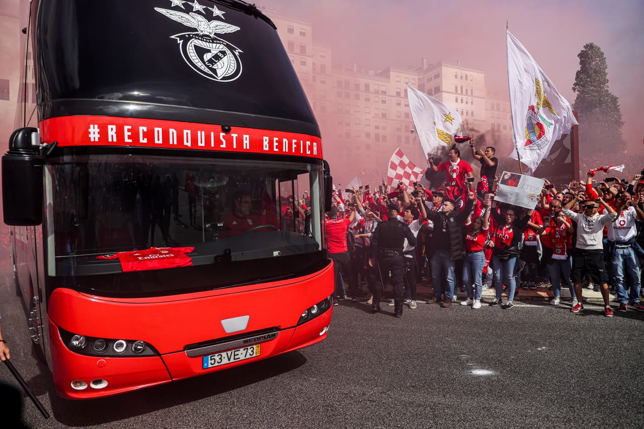 Benfica dependía de si mismo con los dos puntos de ventaja sobre el Porto que se medía al Sporting de Lisboa.