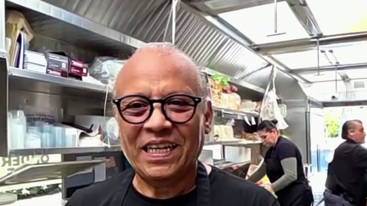 Entrevista con el chef mexicano que ayuda a inmigrantes detenidos en centro de ICE: "No están solos"