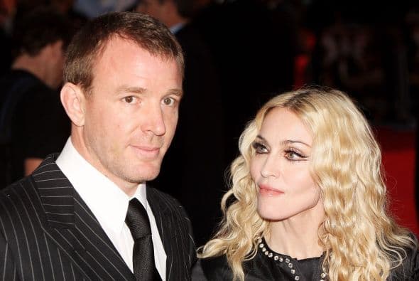 En 1999 Madonna le dio otra oportunidad al amor. Esta vez fue con el director inglés Guy Ritchie, con quien se casó en diciembre de 2000.