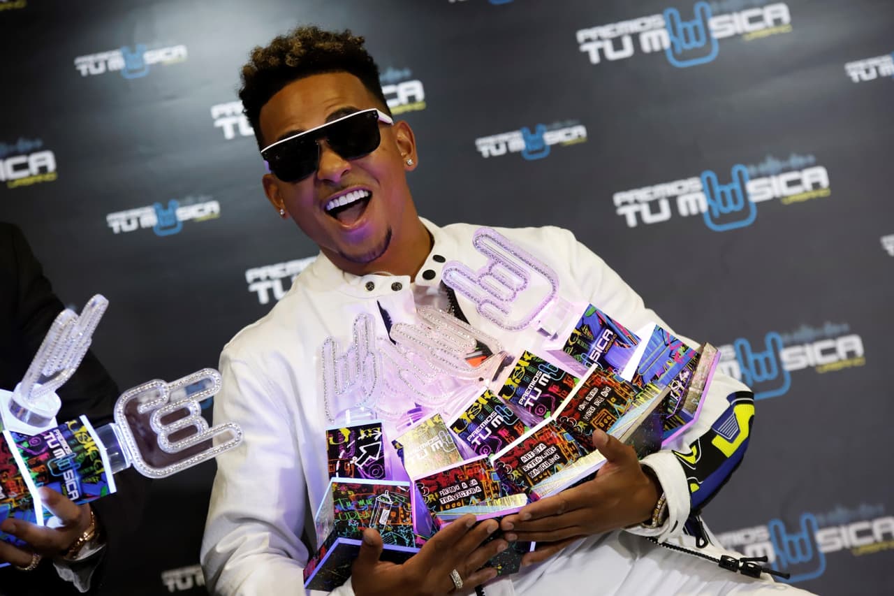 Cuando el reggaetonero recibió su premio al Mejor álbum del año dijo al público que "no importa lo que una persona haya hecho en su pasado ni lo que lo haya marcado, sino lo que esté haciendo en el presente".