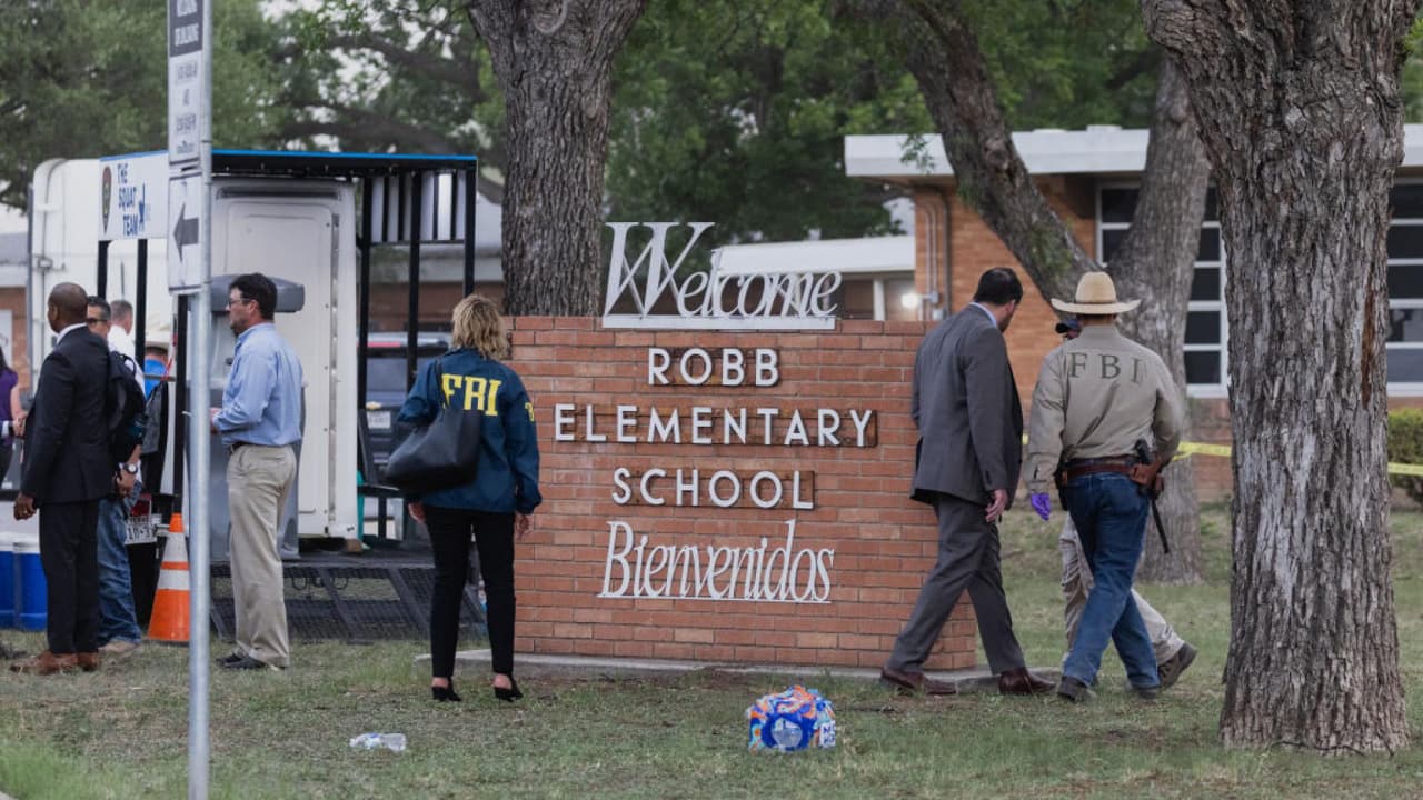 ¿Qué hacer si su hijo tiene miedo de ir a la escuela después una tragedia como la ocurrida en una escuela primaria de Uvalde Texas?