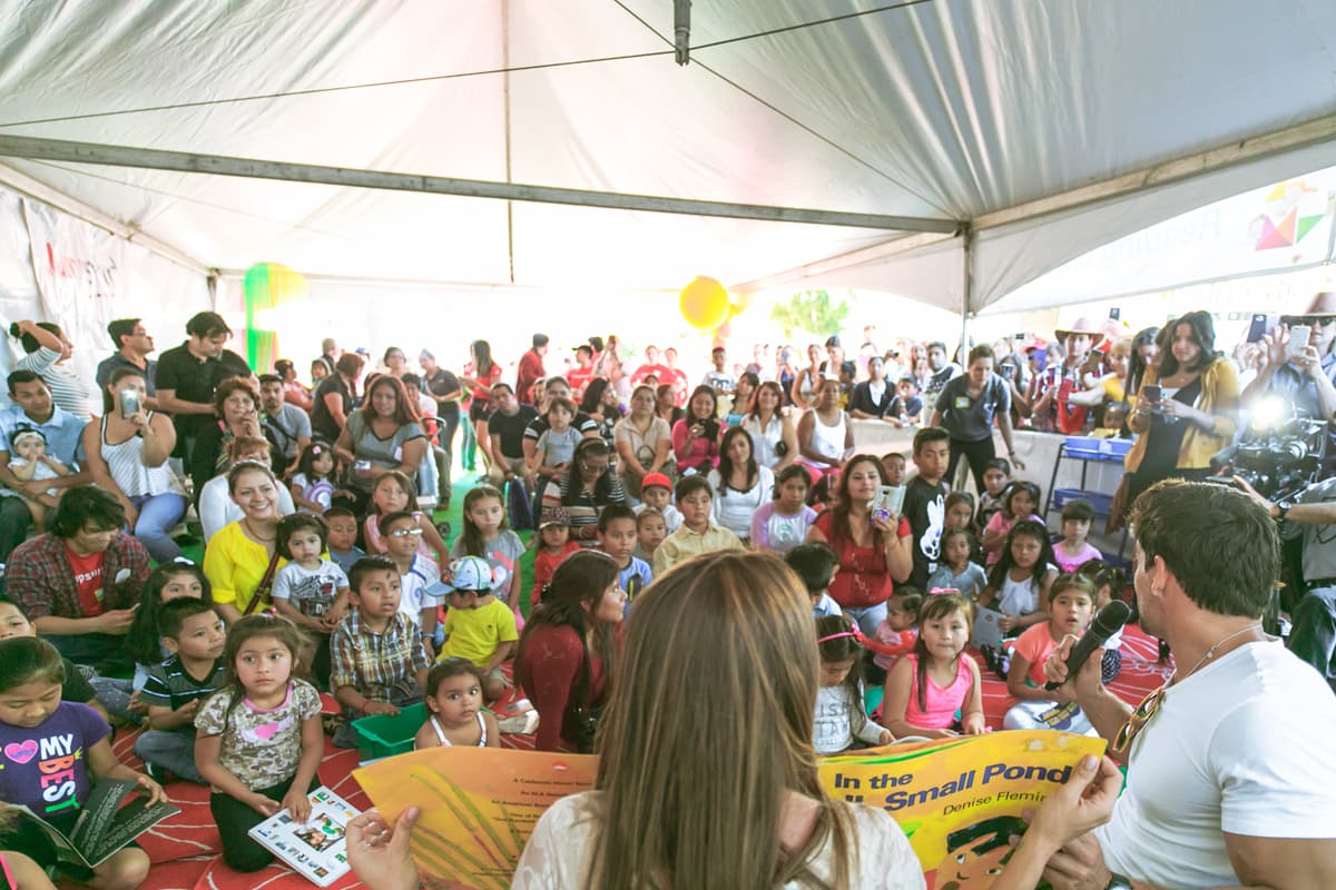 Centenares de familias acudieron a la Feria de los Niños que se festejó en Los Ángeles.
