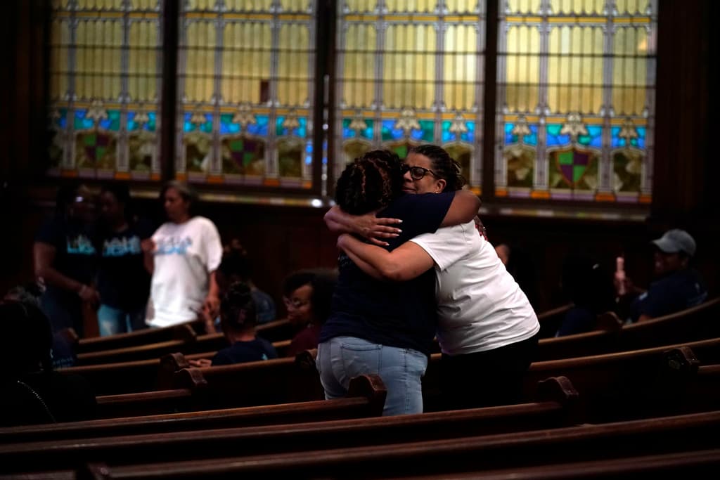 Un padre que iba a llevar a su hija al altar y un adolescente que murió socorriendo a su amigo: así recuerdan a las víctimas del tiroteo en Filadelfia