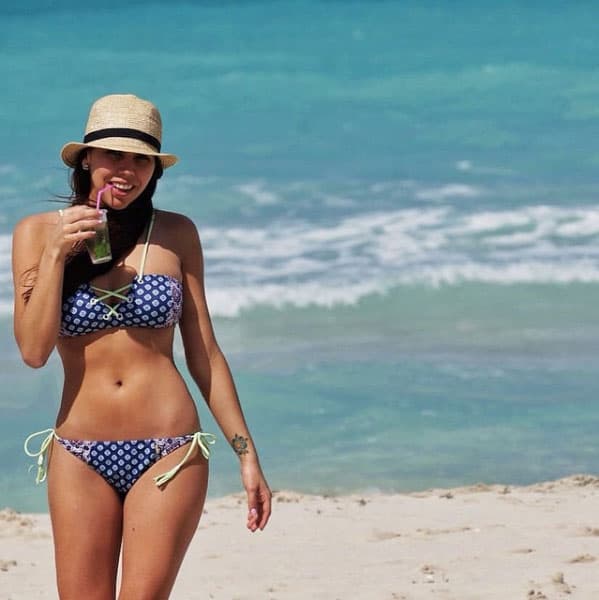 Nicole Gil tiene 28 años y heredó la belleza de su papá, es igual de sexy que él.