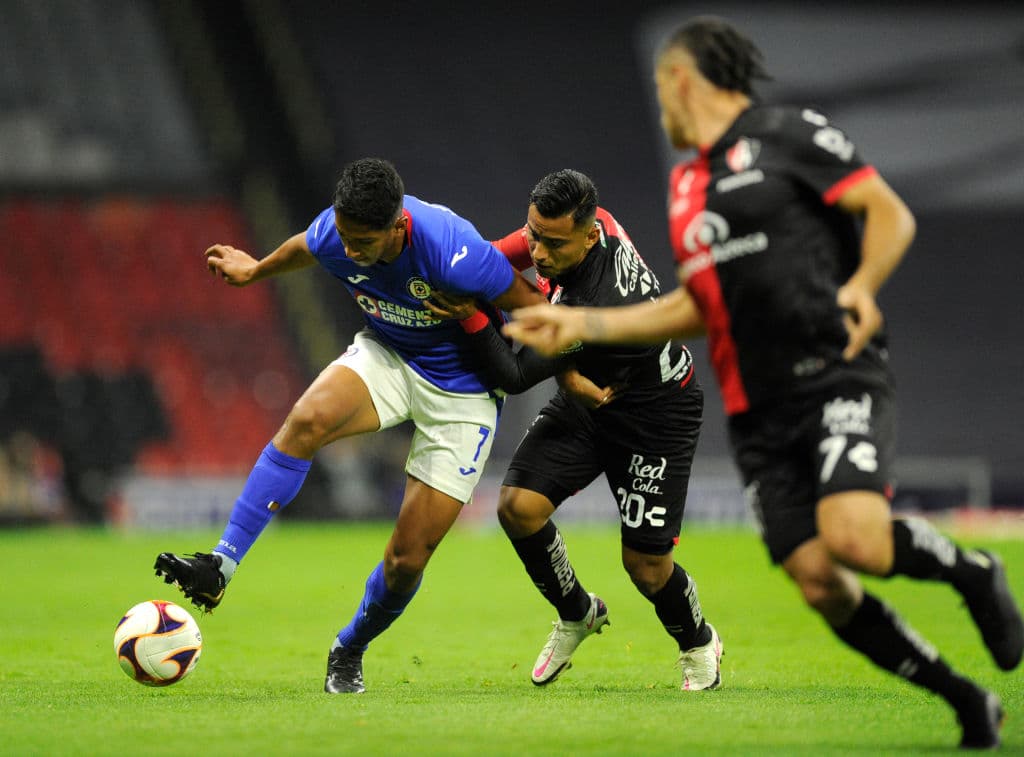 Angulo (9’) abrió el marcador y Santamaría (38’) emparejó los cartones. ‘Cabecita’ Rodríguez (67’, 79’) sentenció el resultado con dos tremendos golazos. Caraglio (90+6’) marcó desde los once pasos para cerrar el marcador 3-2. Cruz Azul y Atlas acumulan 30 y 18 unidades, respectivamente.