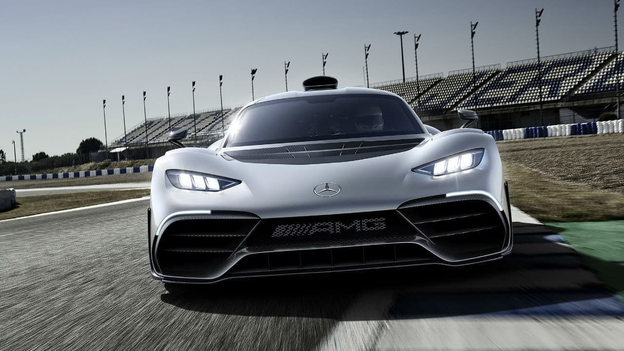 Uno de los autos concepto favoritos del 
<b>Auto Show de Frankfurt </b> fue sin duda el 
<b>Mercedes-AMG Project One</b>, un deportivo de 1,000 caballos de fuerza que promete estar disponible muy pronto, obviamente en versión limitada y súper exclusiva.