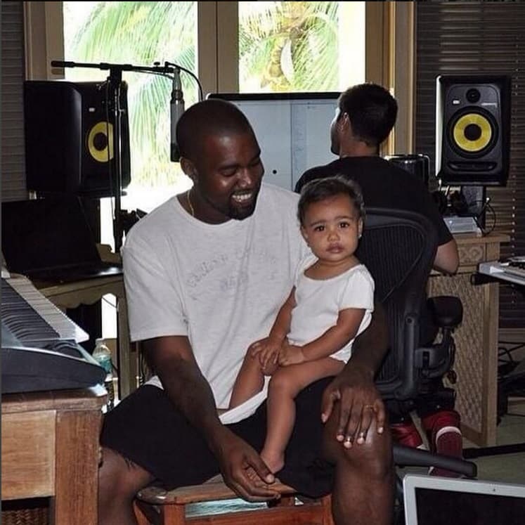 El cantante es muy buen padre y seguro no dudó ni un momento en cuidar a Nori.