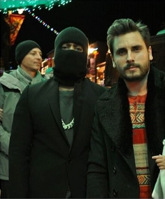 También con las parejas de éstas, como el papá de los hijos de Kourtney, Scott.