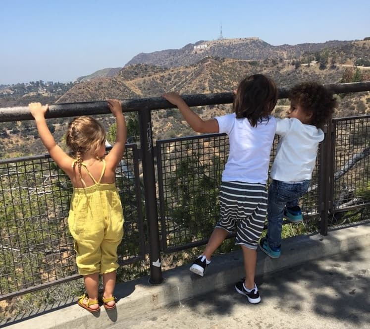 Y es que también se hace cargo de los tres hijos de Kourtney.