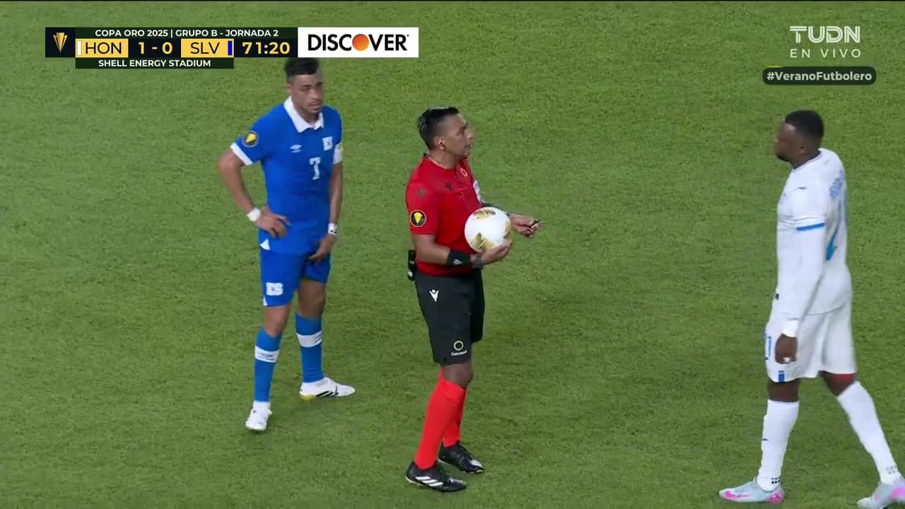 ¡TIRO ATAJADO! disparo por Jairo Henríquez.