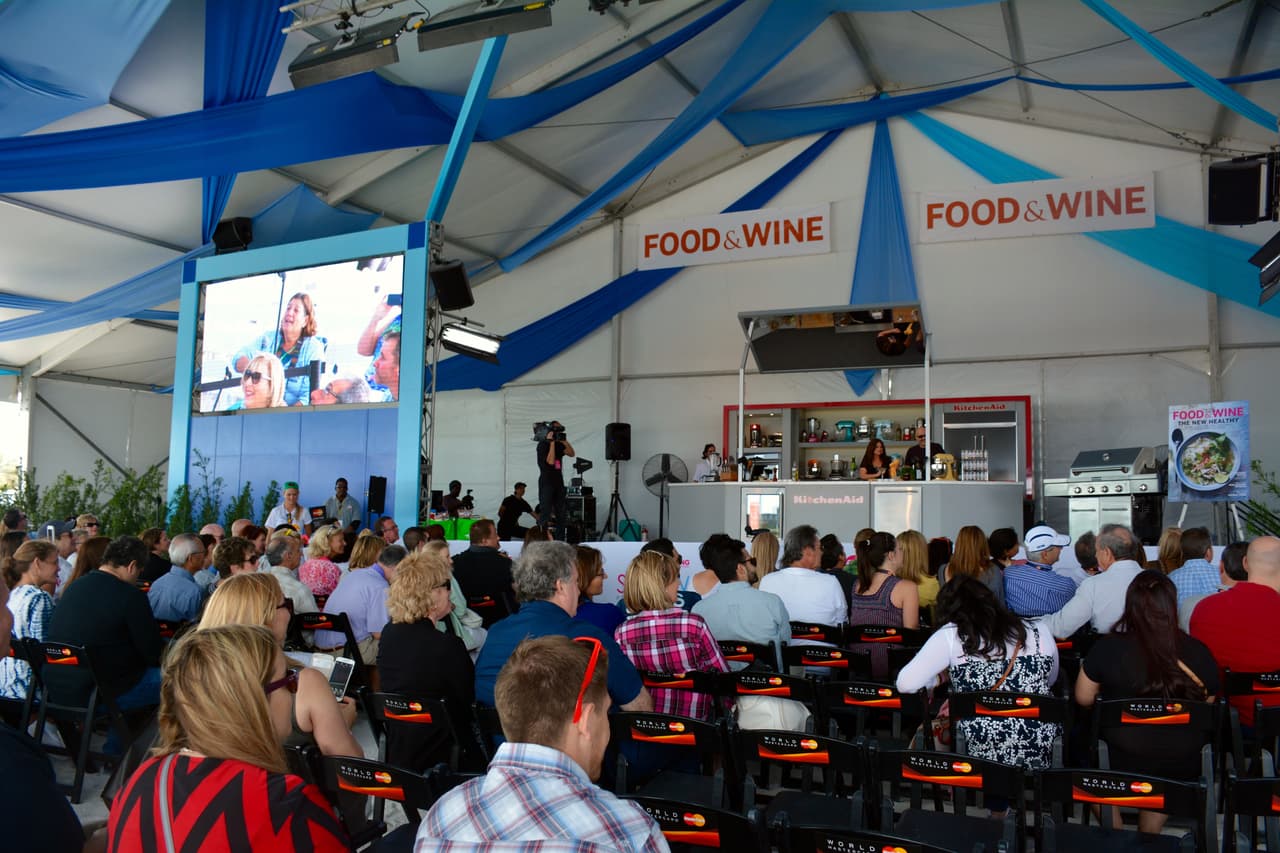 Presentación culinaria de la chef de Food Network, Valerie Bertinelli.