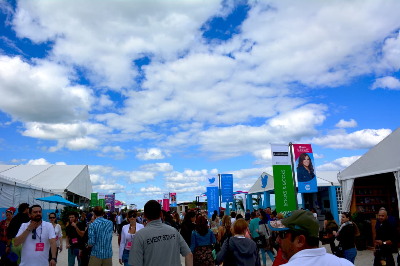 Cientos de personas caminaban estación tras estación disfrutando de todo lo que ofreció el Festival.