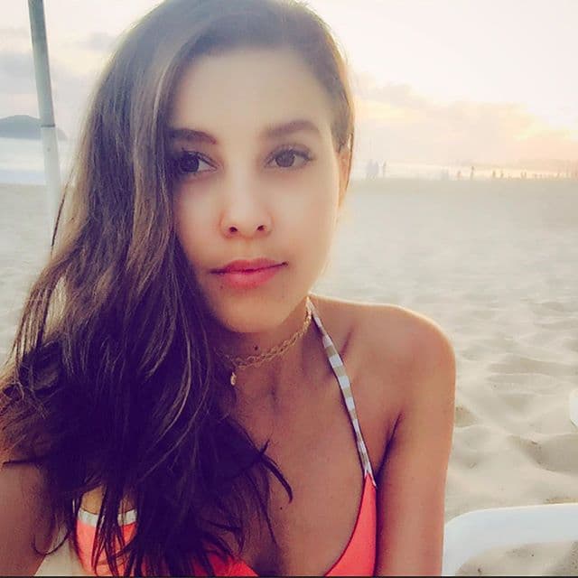 Ha demostrado que tiene una linda voz y sabe bailar muy bien.