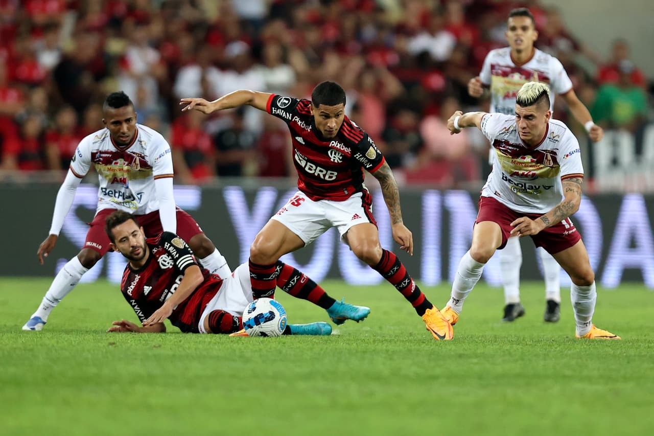 Flamengo arrolló 7-1 a Tolima en el Maracaná para avanzar a los Cuartos de Final con un global de 8-1.