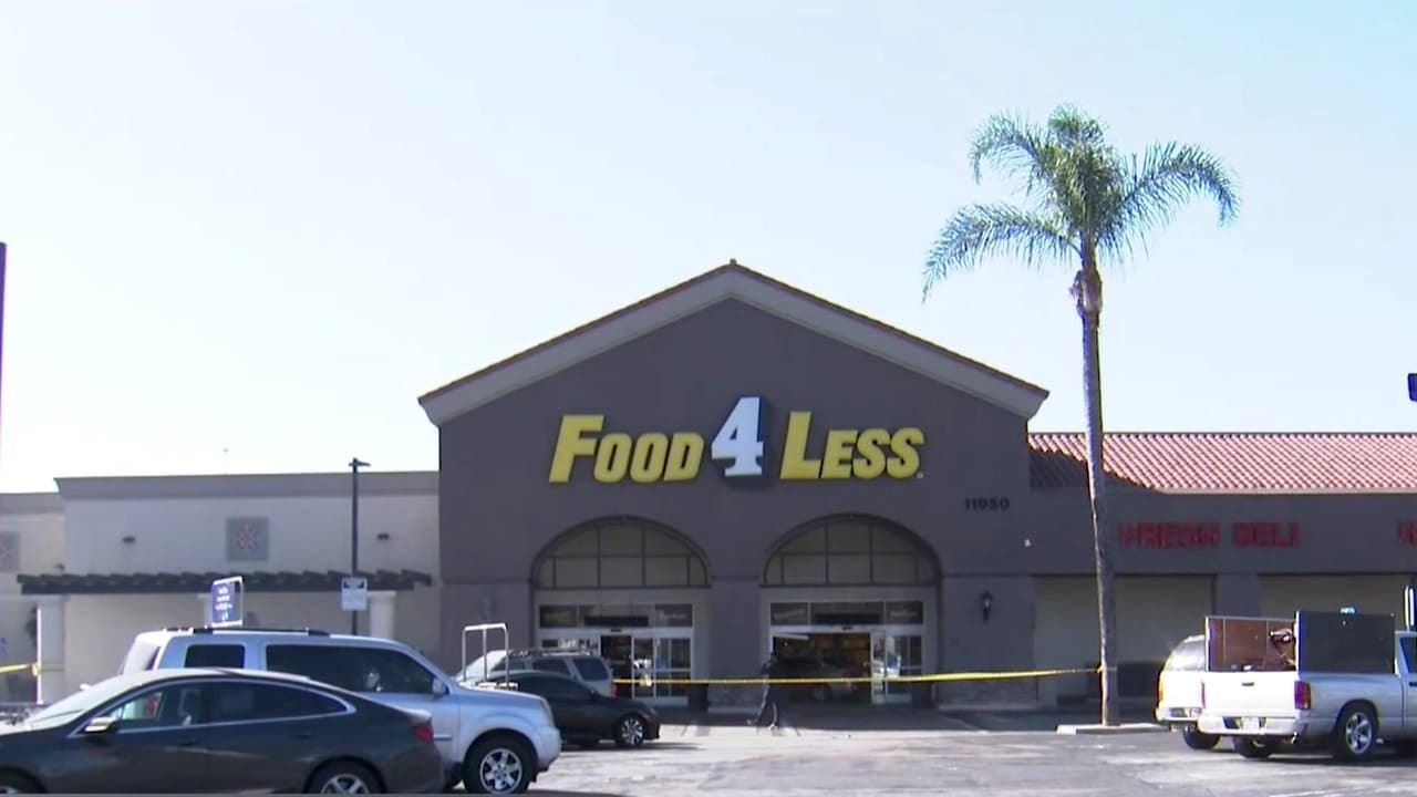 Un vehículo se estrella contra un Food 4 Less en El Monte y deja tres heridos