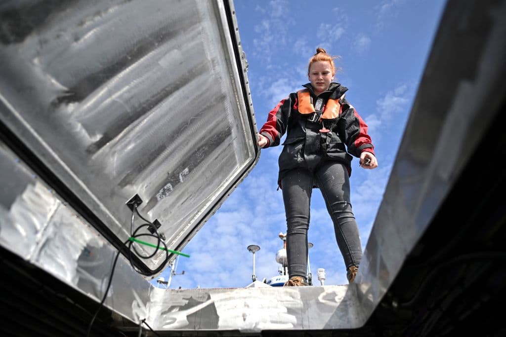 <b>Un año.</b> Eso es lo que duró la construcción del barco, donde todo está robotizado, desde el timón hasta el generador diésel que complementa la energía solar.