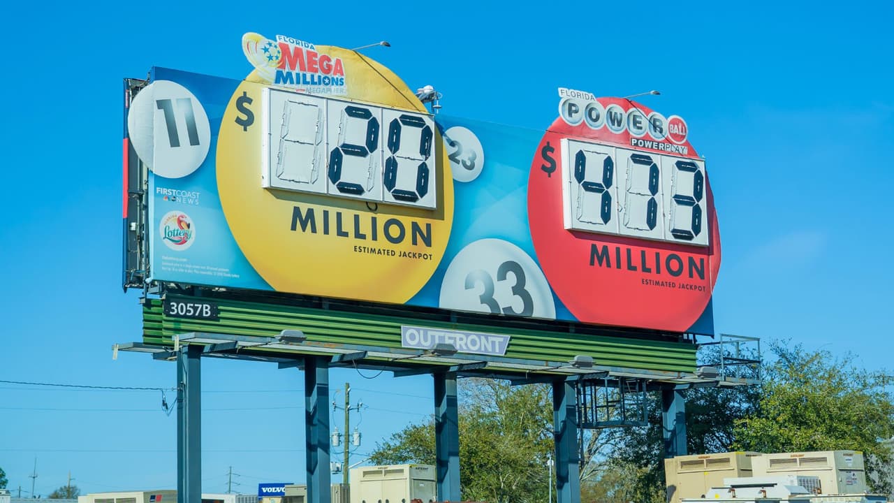 <h3 class="cms-H3-H3">Conclusión</h3>
<br>Con estos cambios, 
<b>Mega Millions promete un juego más emocionante y con mayores premios, pero a un costo más alto para los jugadores</b>. A medida que los "botes" crezcan y las probabilidades de ganar mejoren, la tentación de probar suerte será aún mayor. Habrá que ver si la nueva fórmula logra mantener 
<b>el interés de los millones de jugadores que buscan convertirse en millonarios.</b>