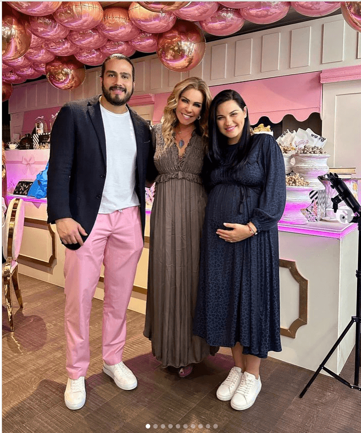 Maite Perroni presumió su pancita de embarazada en su 'baby shower'