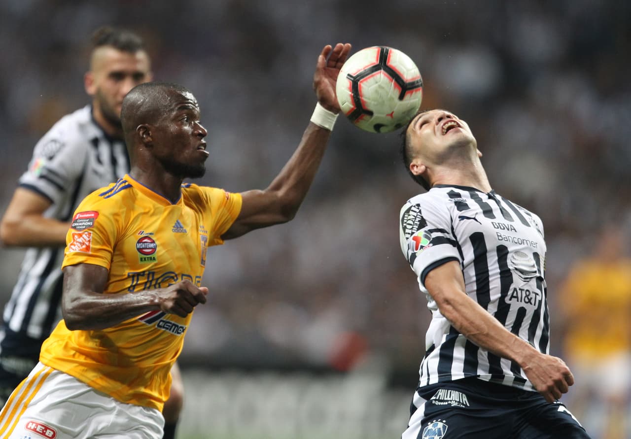 Pero las revoluciones del partido se incrementaron con el pasar de los minutos, acentuándose el roce físico tras la pelea de cada balón dividido.