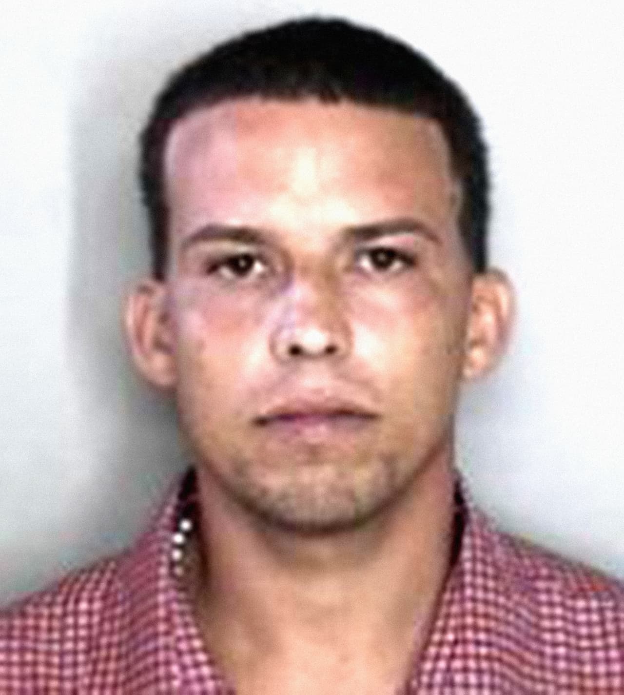 <b>Pedro L. Santiago Torres</b> es buscado por Asesinato y Ley de Armas con una fianza de $75,000.