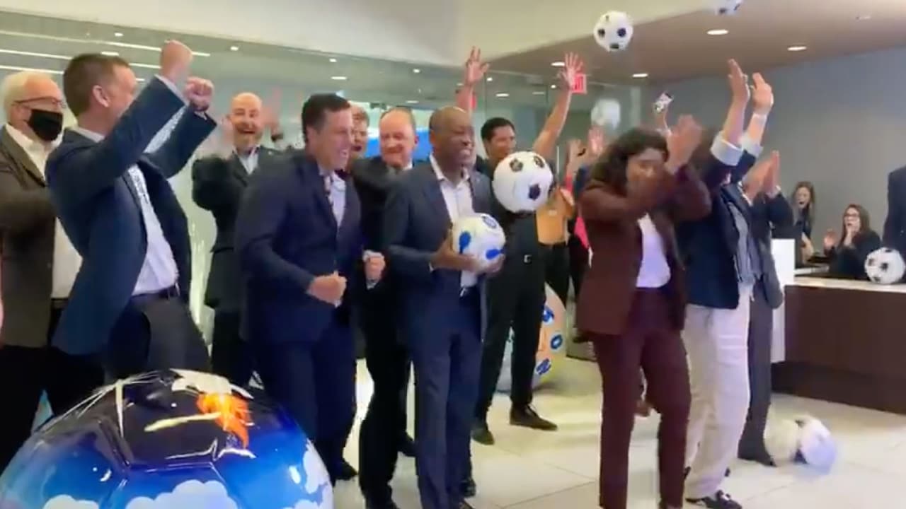 Sylvester Turner, alcalde de Houston, y la jueza Lina Hidalgo celebraron el anuncio: "¡Houston, anímate! ¡Seremos una ciudad anfitriona de la Copa Mundial de la FIFA 2026 en el estadio NRG del condado de Harris!", escribió la mandataria en su cuenta de Twitter.