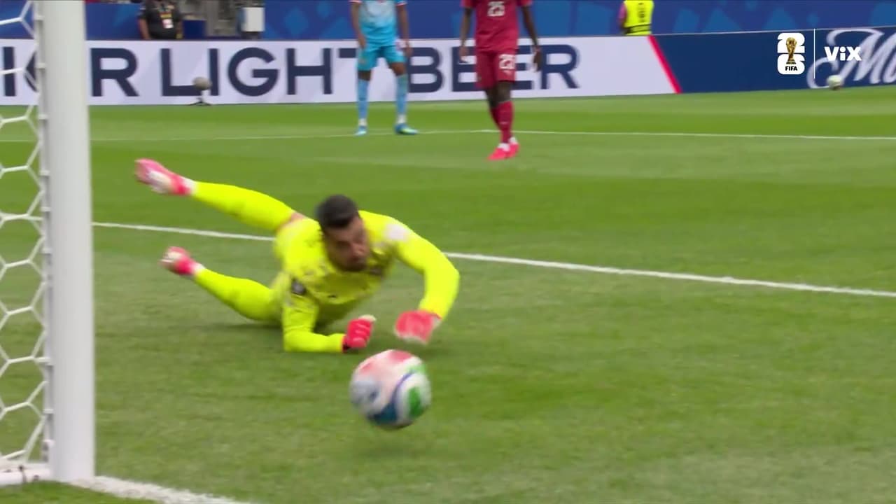 ¡Responde Congo! Yoane Wissa dispara y casi pone el empate
