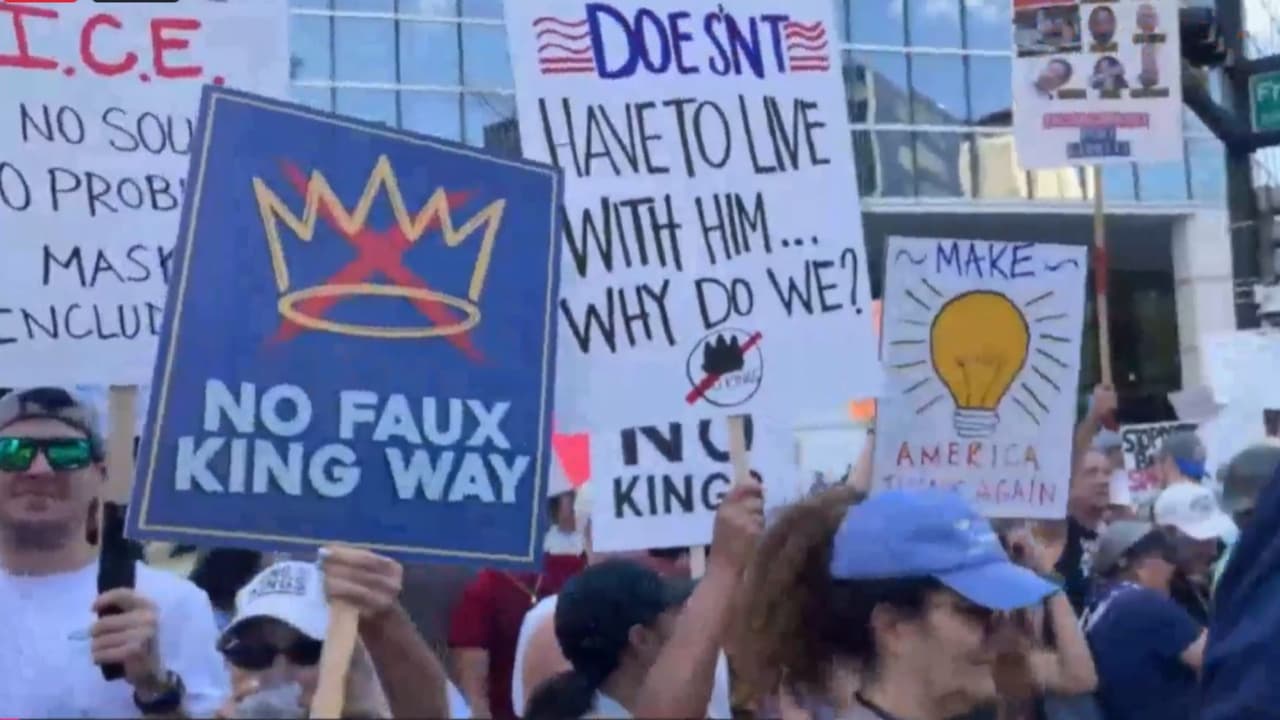 <b>Participación diversa y familiar. </b>Se observaron familias, adultos mayores y jóvenes, reflejando una movilización intergeneracional.