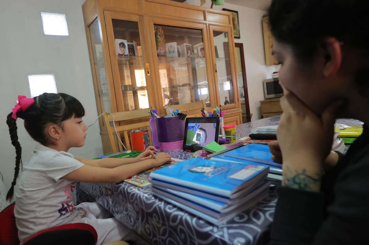 2. Determina 
<b>cuáles son las actividades que funcionan mejor para tu hijo</b>. Responde a preguntas como ¿Cuáles son las clases en las que tu hijo está más activo? ¿En cuáles es más fácil participar?