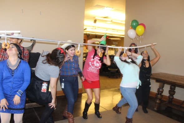 ¡Así es como Univisión Arizona celebra el Halloween!  Dulces, calaveras, disfraces y mucha diversión. 