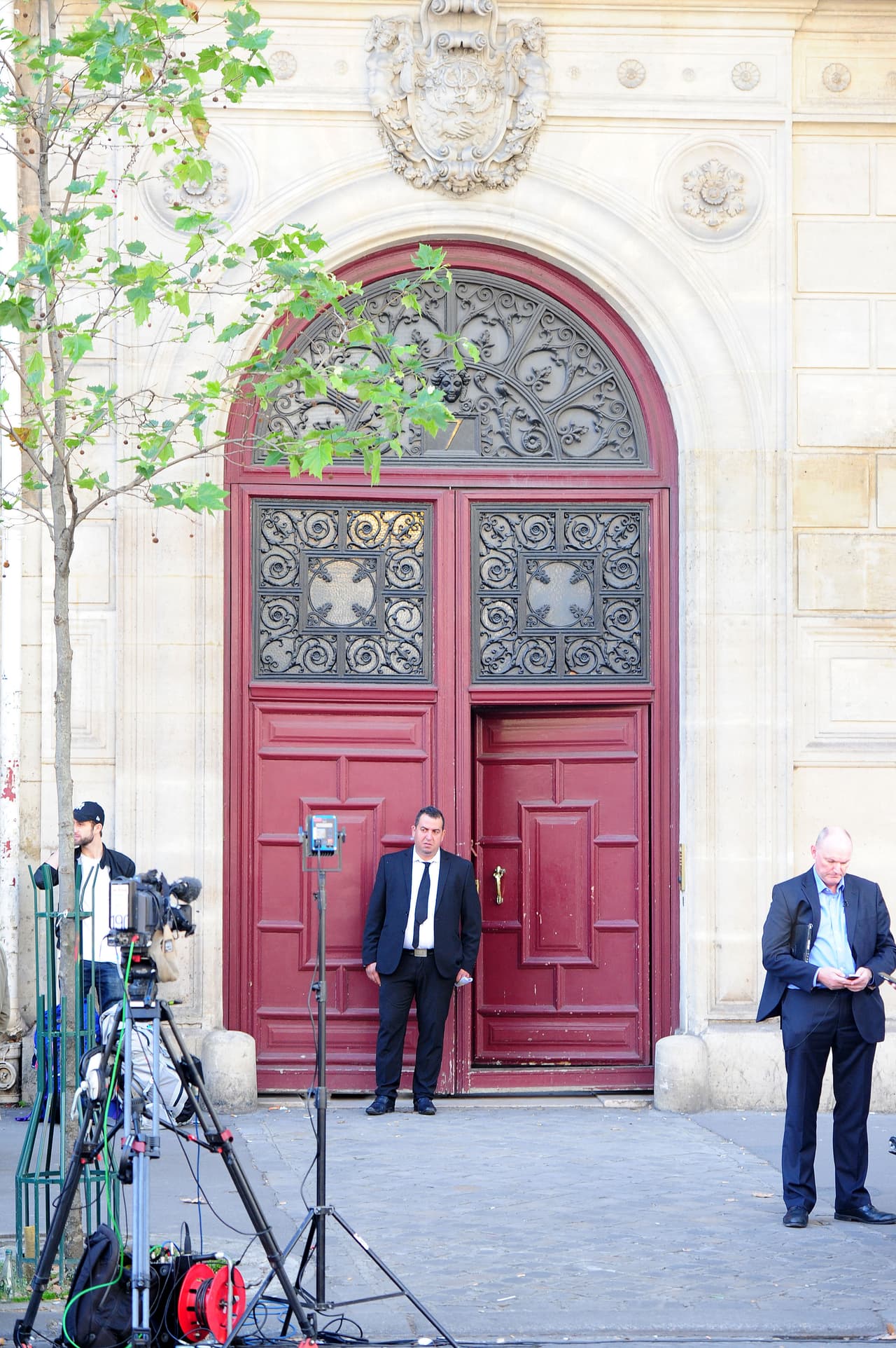 "En el momento en que escuché un coche de la policía, el sonido del teléfono me hizo saltar. Para mis ojos incrédulos, apareció un nombre en la pantalla del teléfono. No es posible. Debo estar alucinando", escribió Abbas.