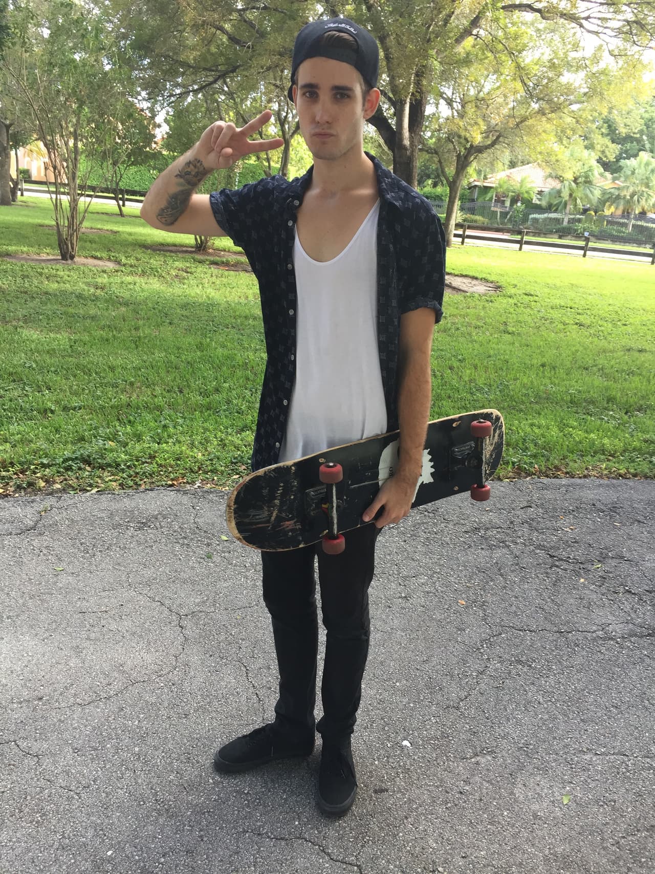 Abdiel dejó La Banda junto a Verónica en el 
<a href="http://www.univision.com/shows/la-banda/la-banda-extra-show-12-abdiel-y-veronica-dijeron-adios-ademas-fabyan-no-puede-contener-el-llanto-video">quinto en vivo</a>.