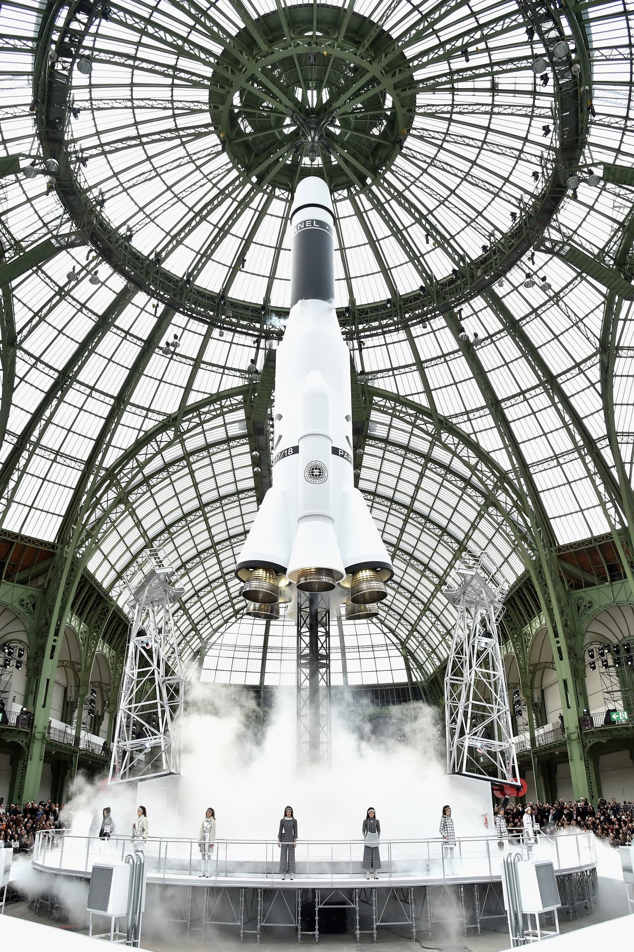 Así fue el desfile galáctico de Chanel en la temporada otoño-invierno 2017.