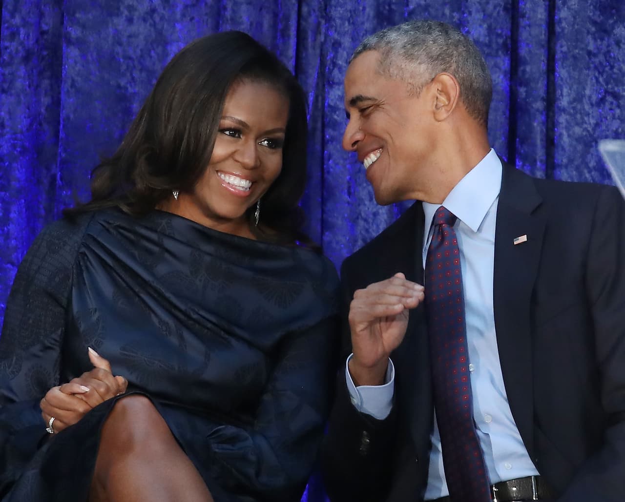 La 
<b>pareja</b> 
<b>real</b> decidió no invitar a líderes políticos a la ceremonia, pero es probable que algunos políticos sí asistan al evento. 
<b>Barack y Michelle Obama</b> no estarán en la ceremonia. 
<br>