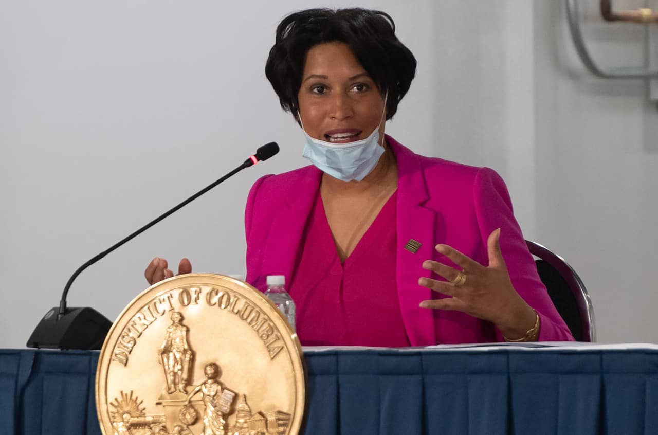 Alcaldesa de Washington, DC, Muriel Bowser.