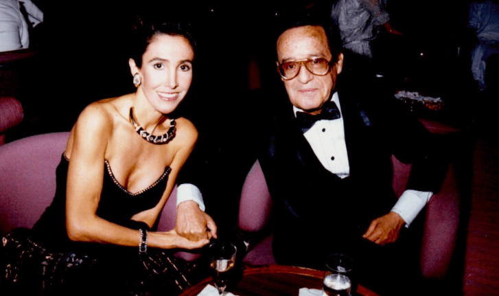 Florinda Meza siempre deja ver su lado más poético al compartir momentos inolvidables con Roberto Gómez Bolaños. “Todos los días eran día del amor con mi Rober...él era el amor de mi vida”, twitteó junto a la foto.