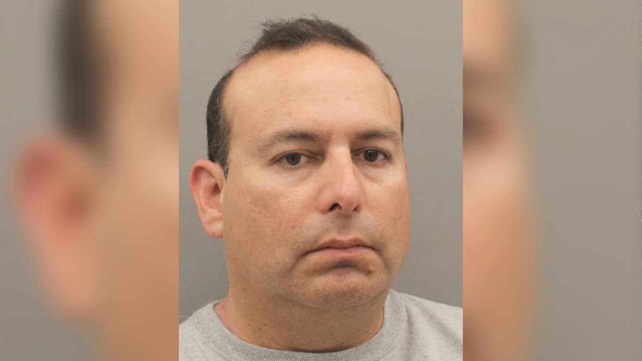 Héctor Campos, de 48 años, fue declarado culpable del asesinato de Ana Weed, de 53 años a quien disparó a plena luz del día mientras ella estaba con su perro frente a su casa al norte de Houston.