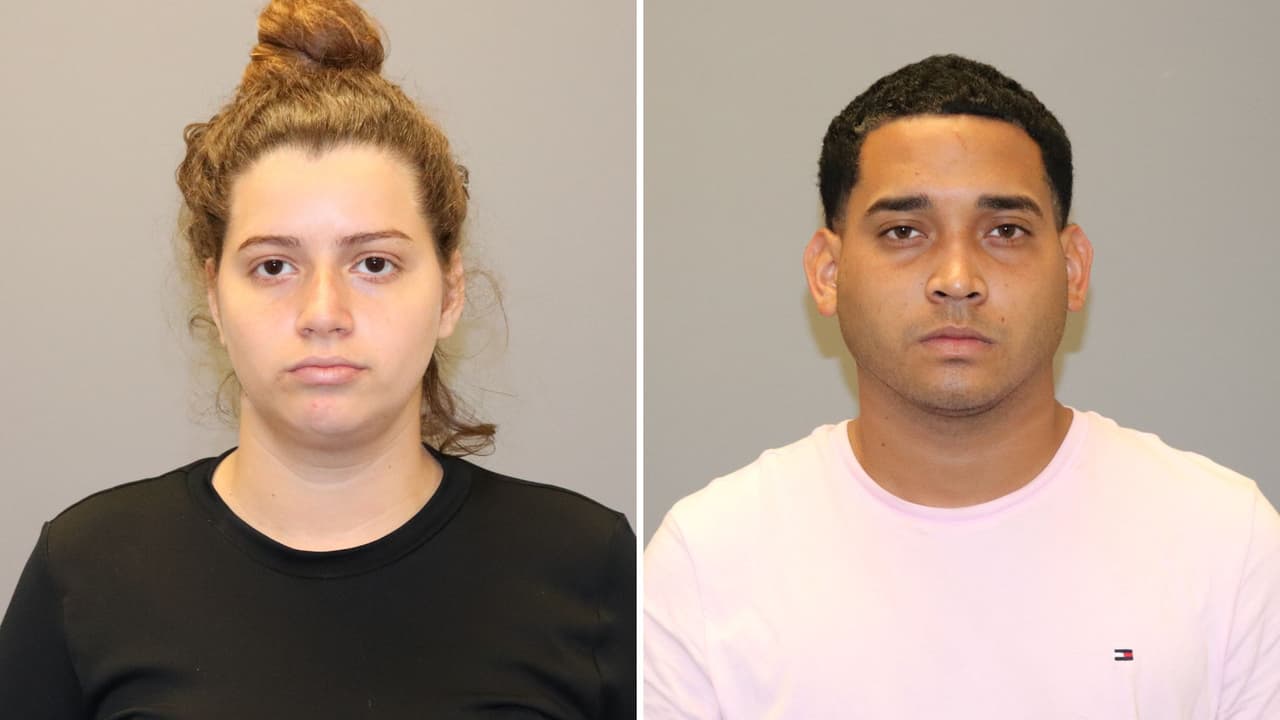 Testigos en el lago compartieron fotos y videos tomados justo después del accidente. Además, las llamadas, mensajes y correos electrónicos enviados a las autoridades
<b> permitieron reunir más de 900 pistas sobre la identidad de los involucrados</b>. 
<br>
<br>Gracias 
<b>al uso de software de reconocimiento facial y registros de entrada a Estados Unidos</b>, se identificó a 
<b>Maikel Coello Perozo como el conductor del vehículo</b>, y a Daikerlyn Alejandra González González como la persona que manejaba la moto acuática.