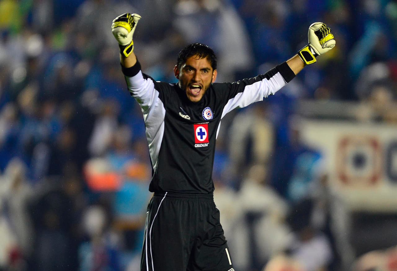 Cruz Azul se impuso 1-0 en el partido de ida contra América, ventaja que parecía en principio suficiente para defenderla en el segundo partido de la final del Clausura-2013.