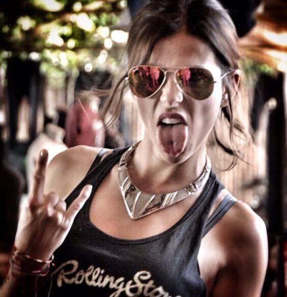 En su paso por España también trabajó como mesera para ganarse la vida.