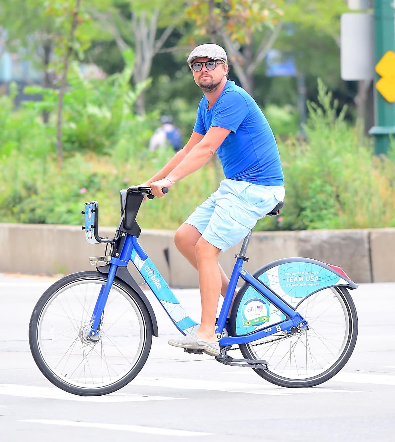 El actor volvió a usar bicicletas públicas para moverse por todo Manhattan.