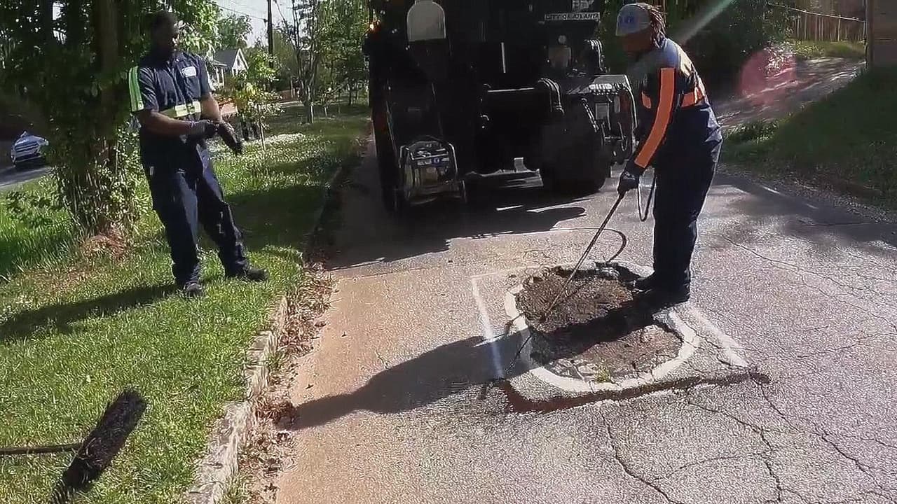 Cómo reportar baches en las calles de Atlanta