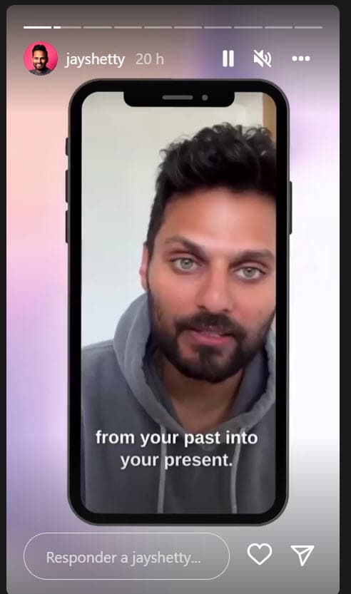 Según la información de Page Six, la elección de Jay Shetty tiene que ver con que
<b>"ha estado cerca de la cantante"</b> desde hace "un par de años".
<br>